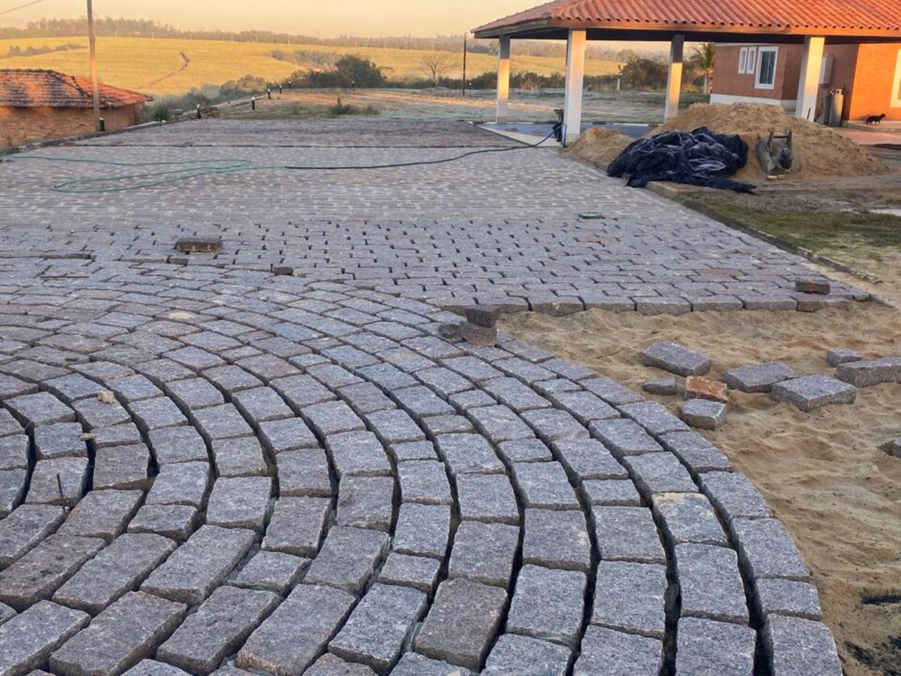 calçamento de pedras folheta